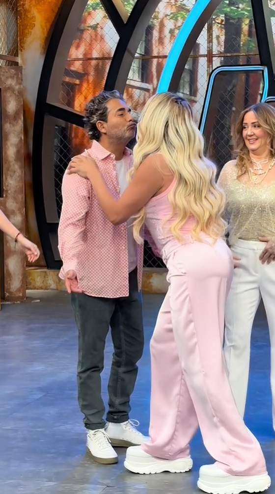 Wendy Guevara y Raúl Araiza se besan en programa