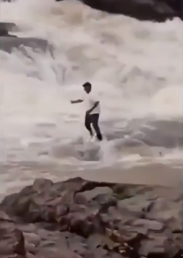 YouTuber desaparece tras ser arrastrado por corriente