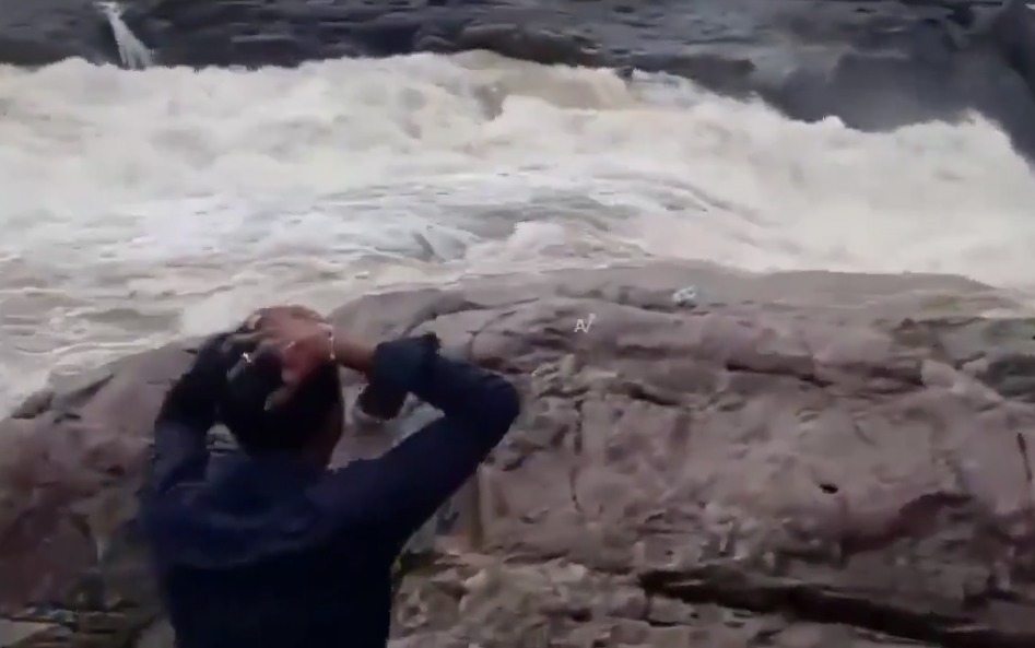 YouTuber grababa video cuando corriente lo arrastró