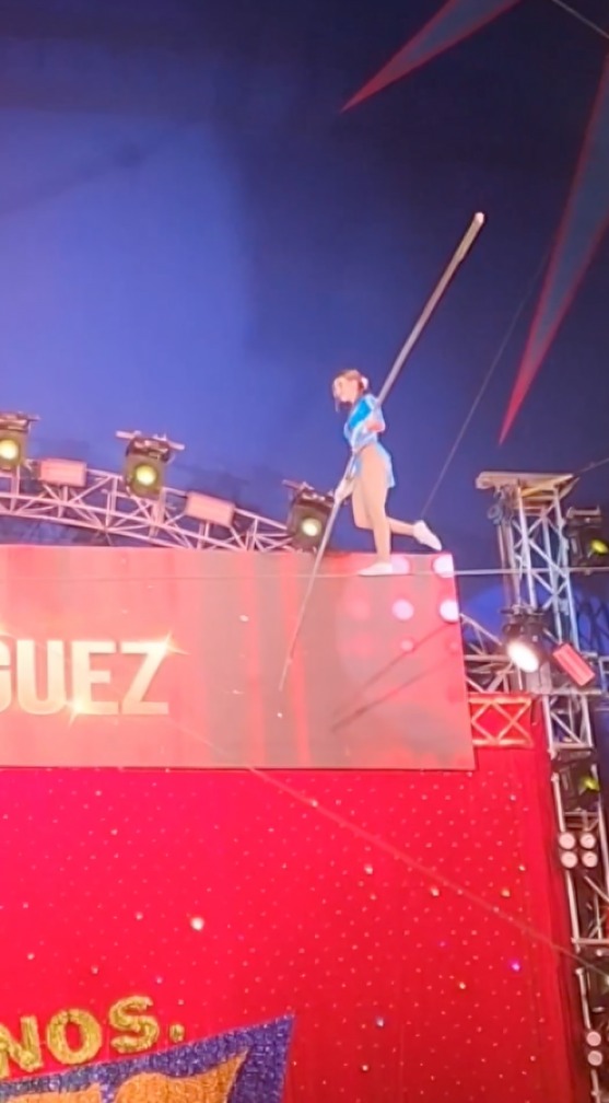 Trapecista del Circo Hermanos Gasca cae de la cuerda floja