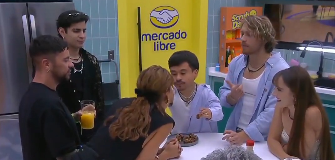 Abelito cachetea a Mar Contreras en LCDLF