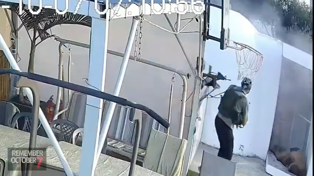 Hombre se lanza sobre granada para salvar a sus hijos