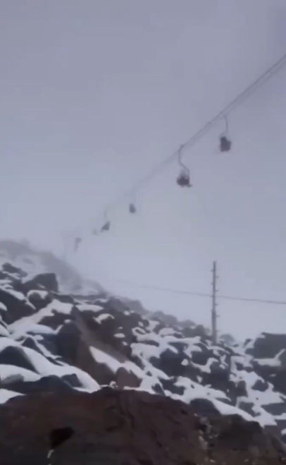 Teleférico en Rusia se desploma tras ruptura de cable