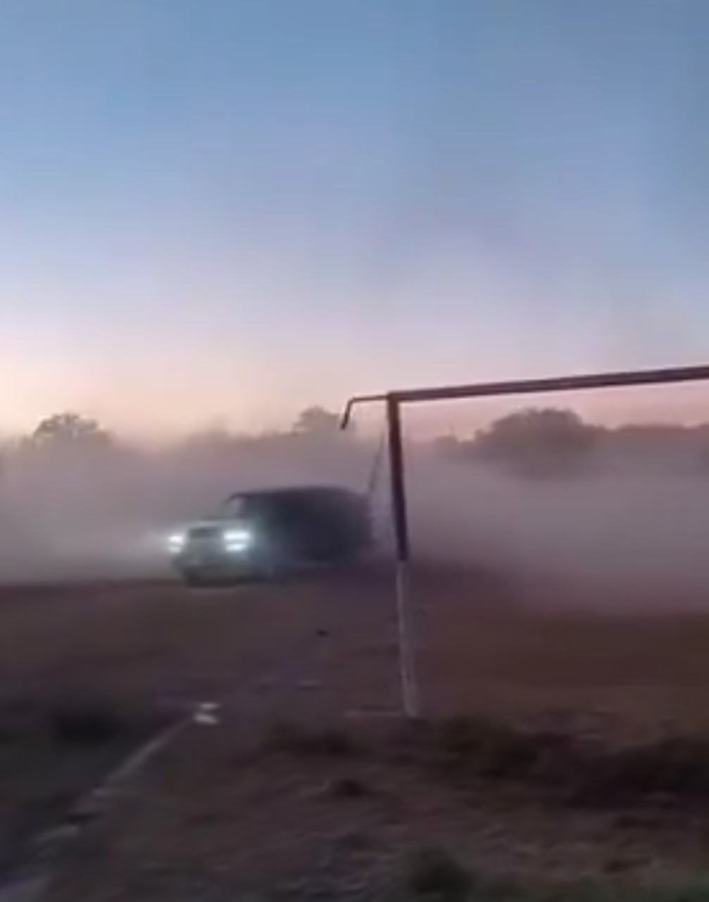 Conductor arrolla a personas en cancha de Guanajuato