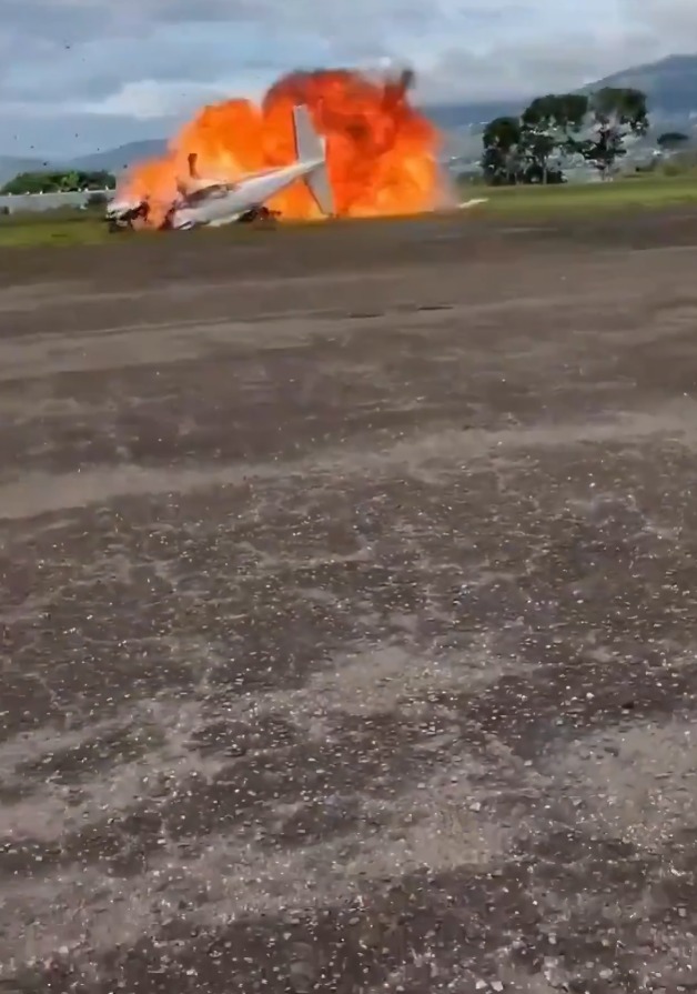 Avioneta con fuego