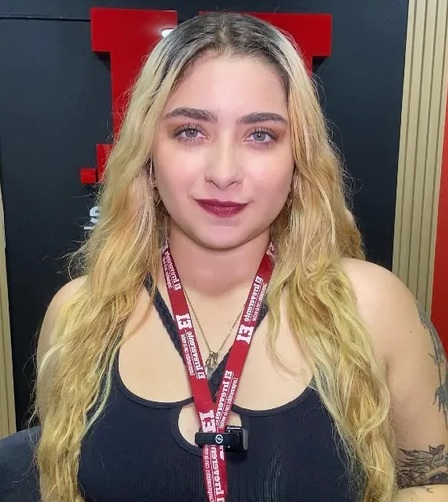 Reportera muere al chocar con taxi
