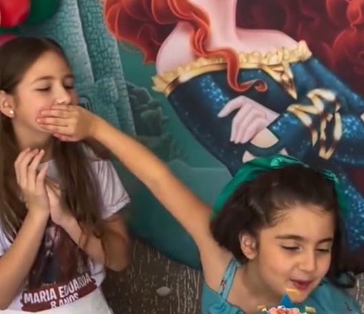 Pelea de hermanas por pastel de cumpleaños de origen