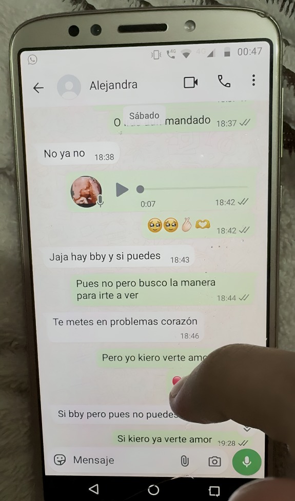 Joven exhiben pruebas de infidelidad de su novio