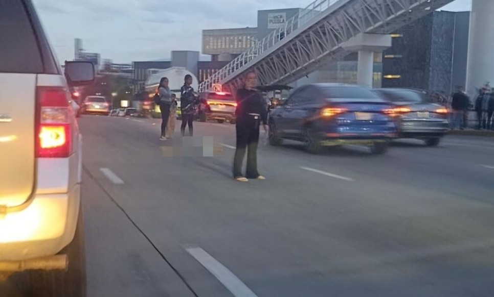 Joven se lanza desde puente en Puebla y muere