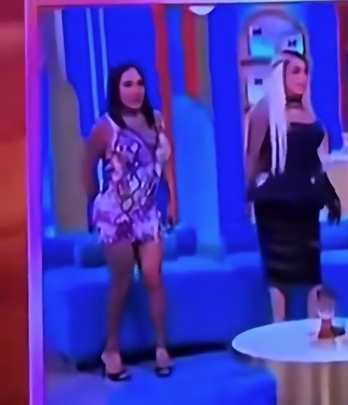 Karina Torres se rasca bajo vestido y la critican