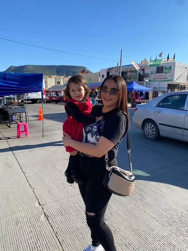 Mujer se lanza vs. camión para salvar a su hija