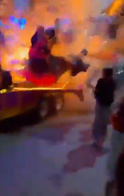 Explosión en carro alegórico deja 10 heridos