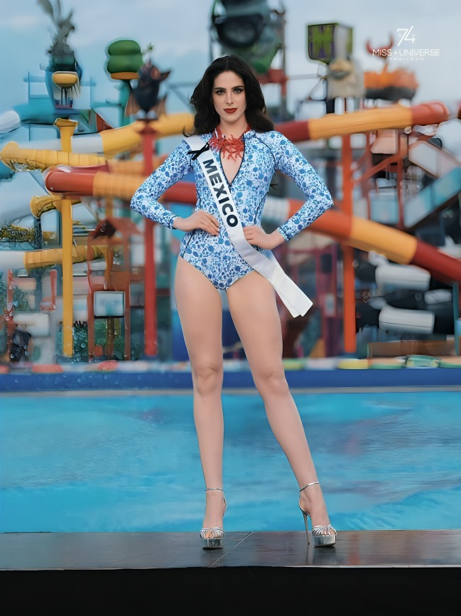 Fátima Bosch luce traje de baño en Miss Universo 2025