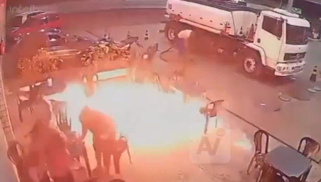 Joven genera incendio en gasolinera