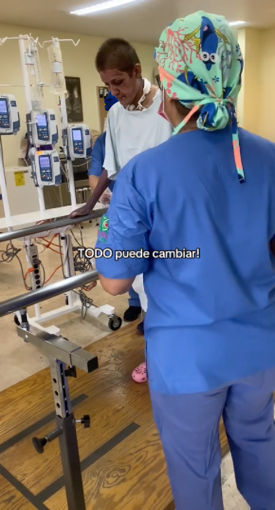 Joven sobrevive a explosión en negocio de carnitas