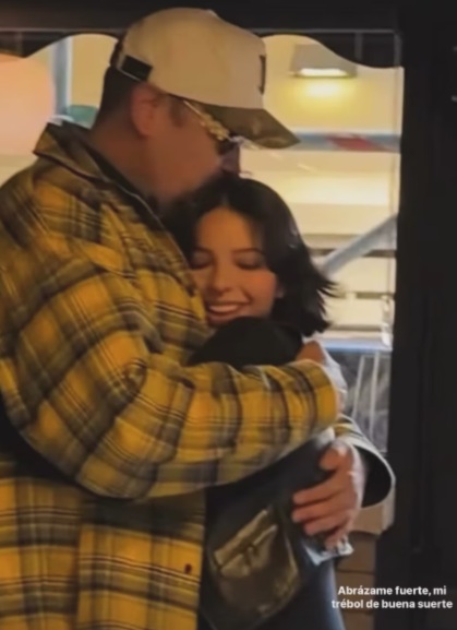 Pepe Aguilar "demuestra" que su hija no usa esponjas en conciertos