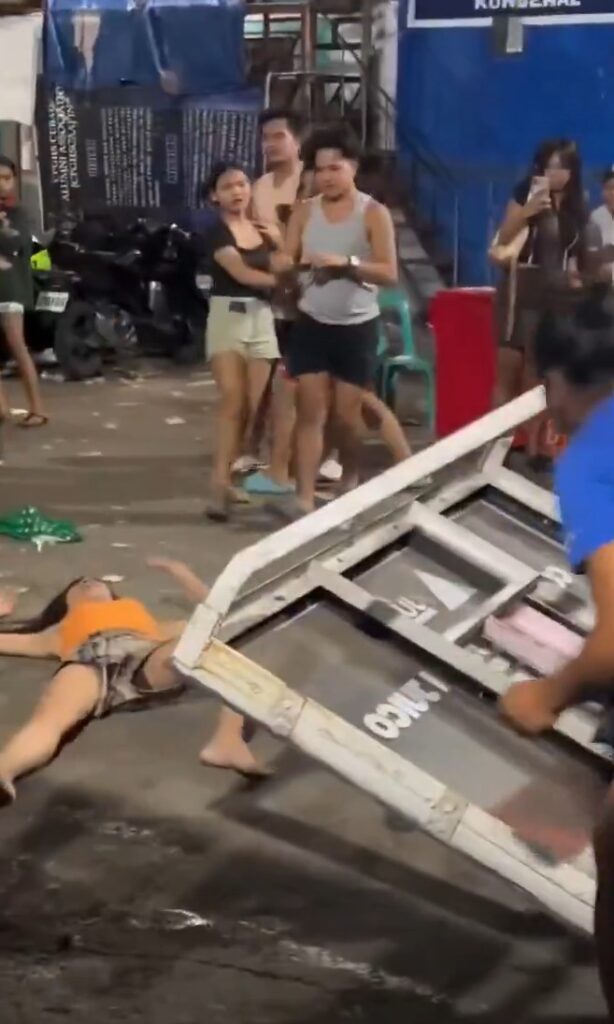 La joven subió a hacer twerking y cayó desde una canasta de básquetbol