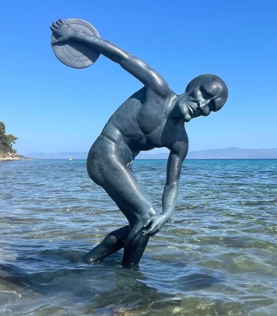 Crean estatua de bronce de Calamardo Guapo 