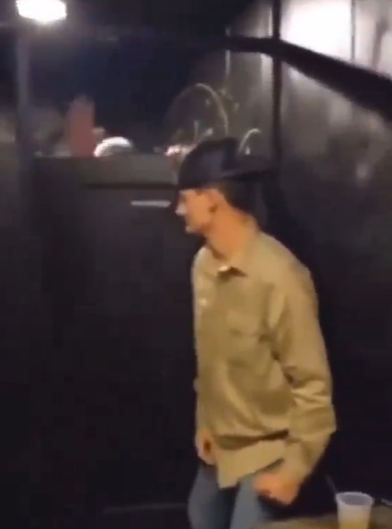 Hombre descubre infidelidad de su novia en su cumpleaños