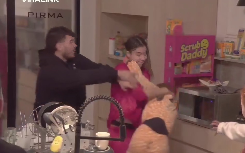 Influencers protagonizan pelea a golpes en La Pijamada Viral