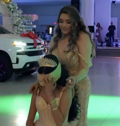 Quinceañera recibe de regalo una camioneta