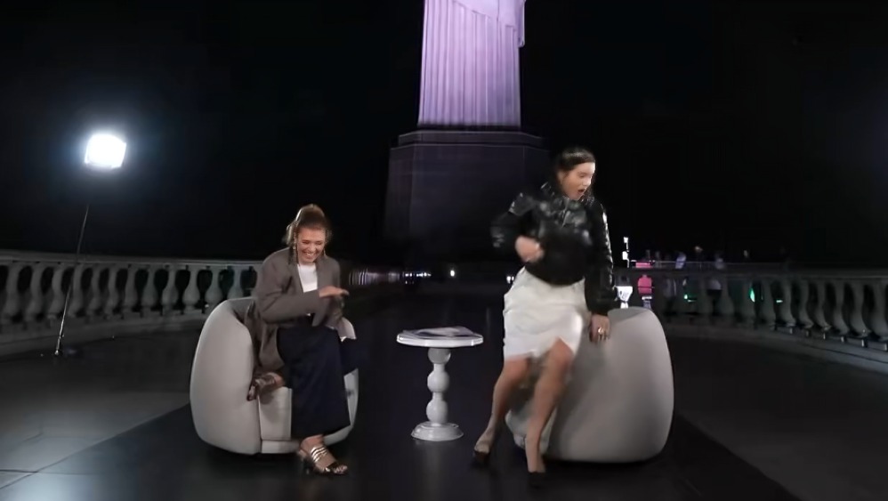 Rosalía huye en plena entrevista por cucaracha