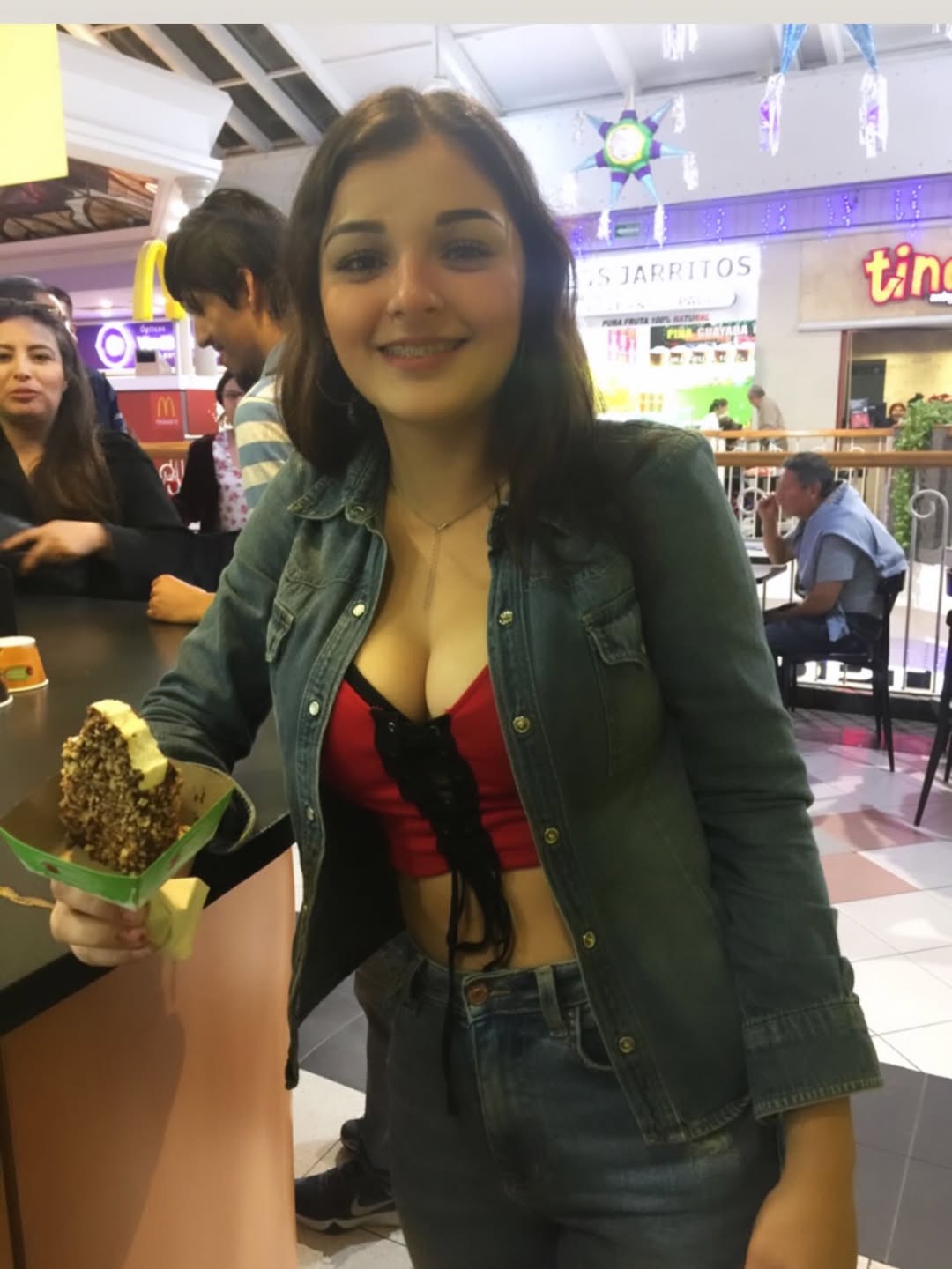 Karely Ruiz se une al trend 2016