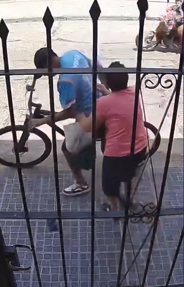Abuelita frustra asalto tras enfrentar a ladrón
