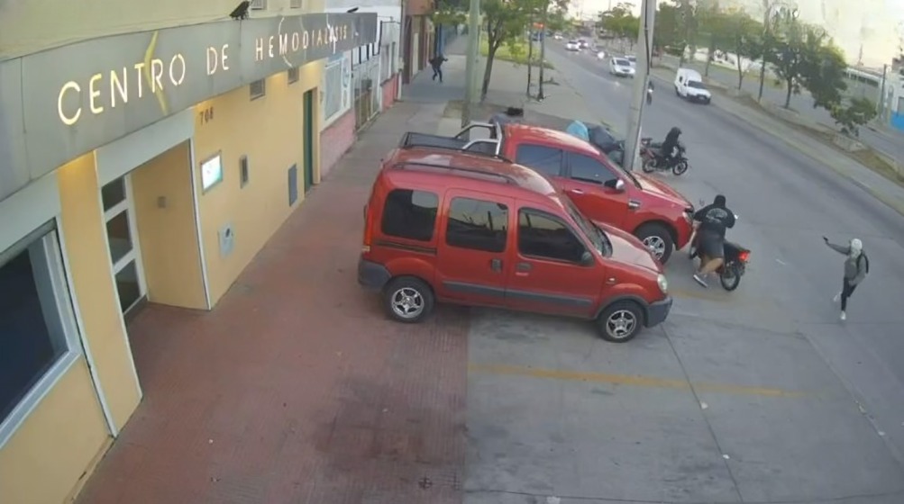 Adolescente intenta asaltar a motociclista y le disparan