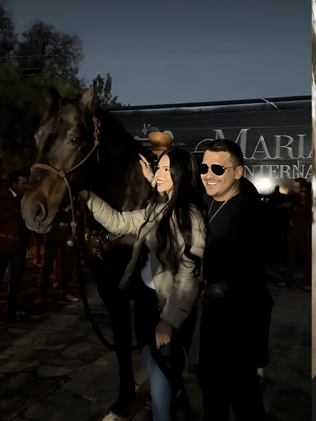 Ángela Aguilar sorprende A nodal con regalo