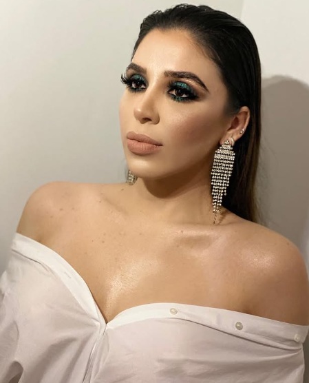 Emma Coronel se suma al trend de 2016 con foto inédita