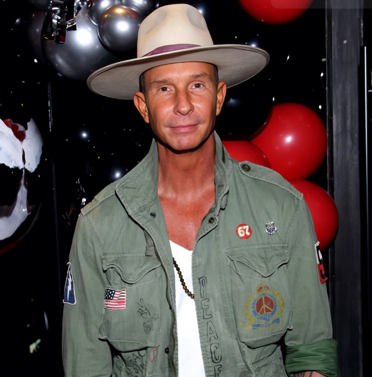 Erik Rubín estrena romance con mujer misteriosa