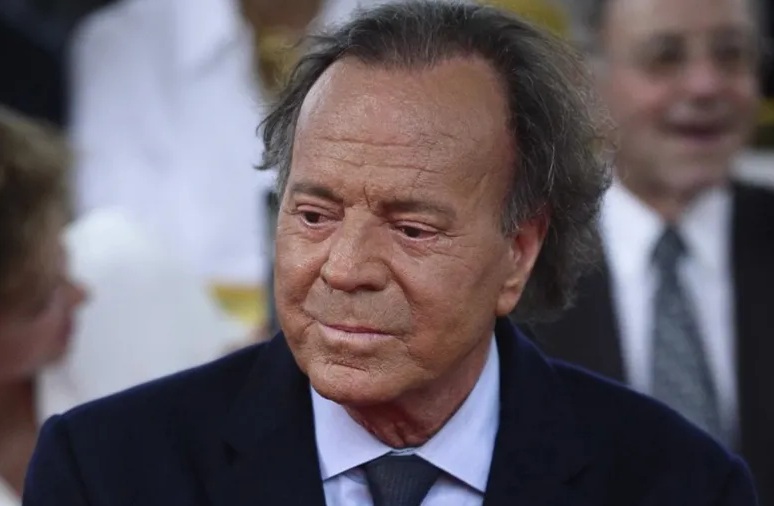 Acusan a Julio Iglesias de agresión sexual; esto se sabe 