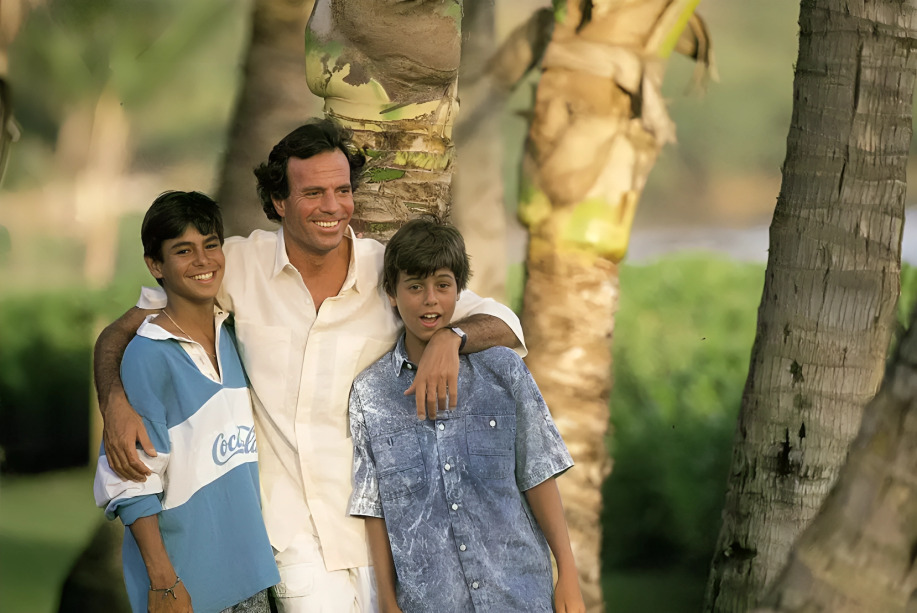 El origen de la pelea entre Julio Iglesias y Enrique Iglesias
