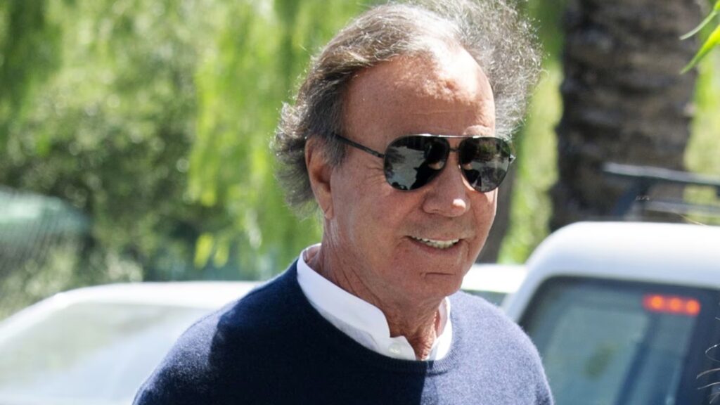 Julio Iglesias es un señorón, aseguran integrantes de Pandora