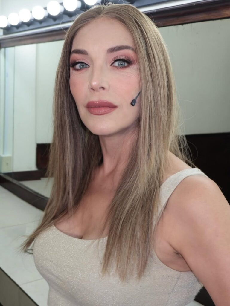 Laura Flores reaparece con nuevo rostro