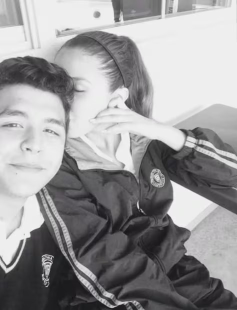Revelan fotos de Nodal de joven