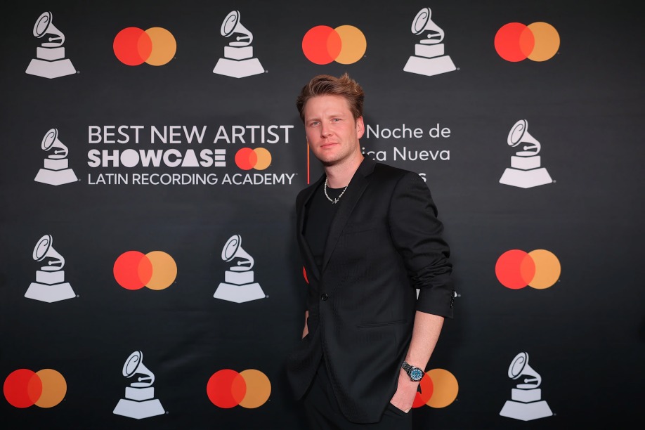 Alexander Acha critica show de medio tiempo de Bad Bunny