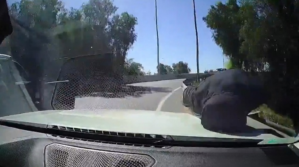 conductor atropella a asaltante que quiso robar su auto