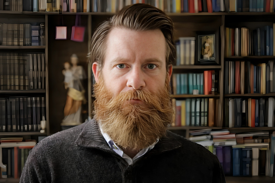 ¿En qué consiste el voto de pobreza del actor Bug Hall?