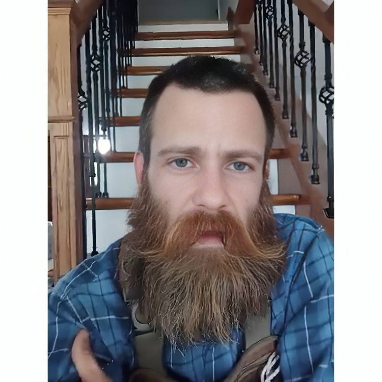 ¿En qué consiste el voto de pobreza del actor Bug Hall?