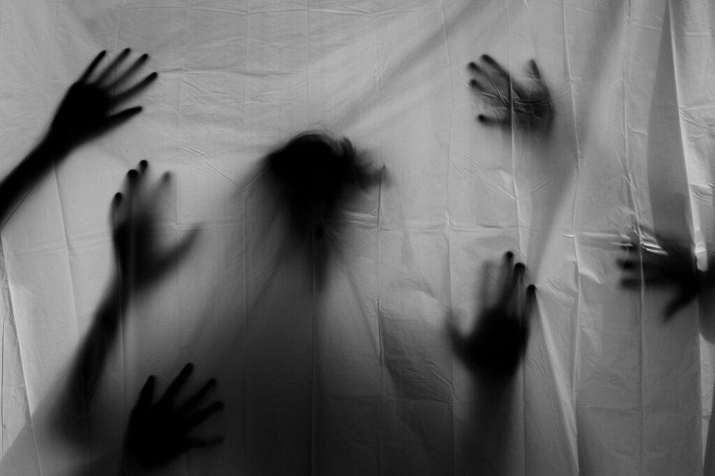 Captan a supuesta novia fantasma en panteón 