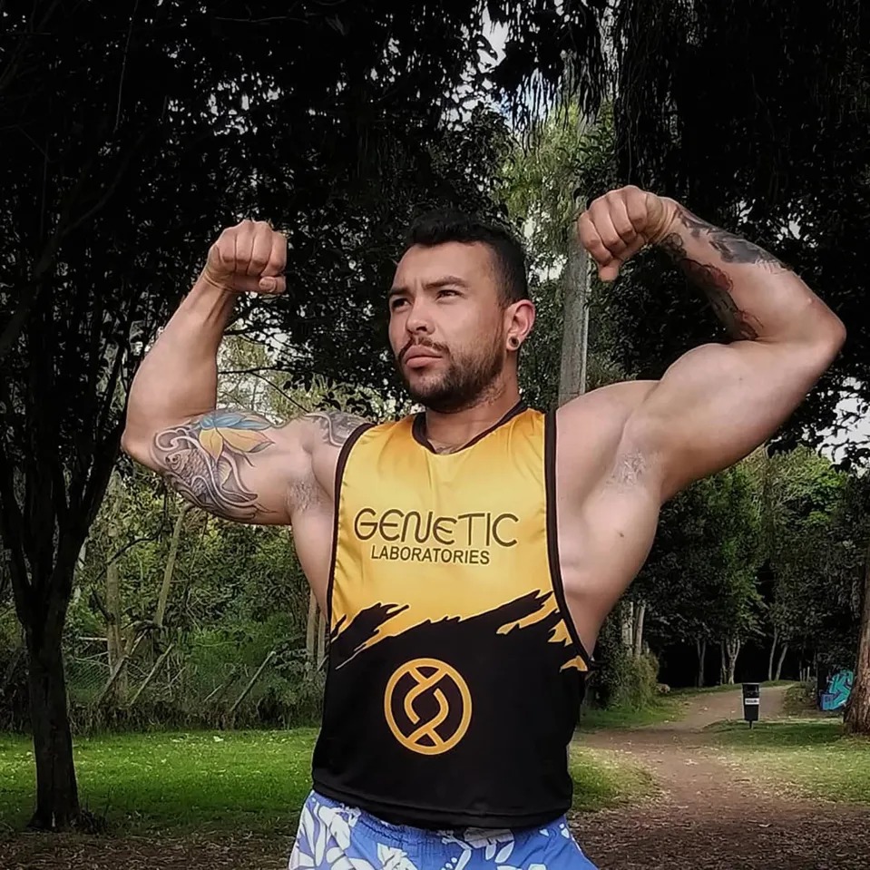 Fisicoculturista se desploma durante entrenamiento en gimnasio
