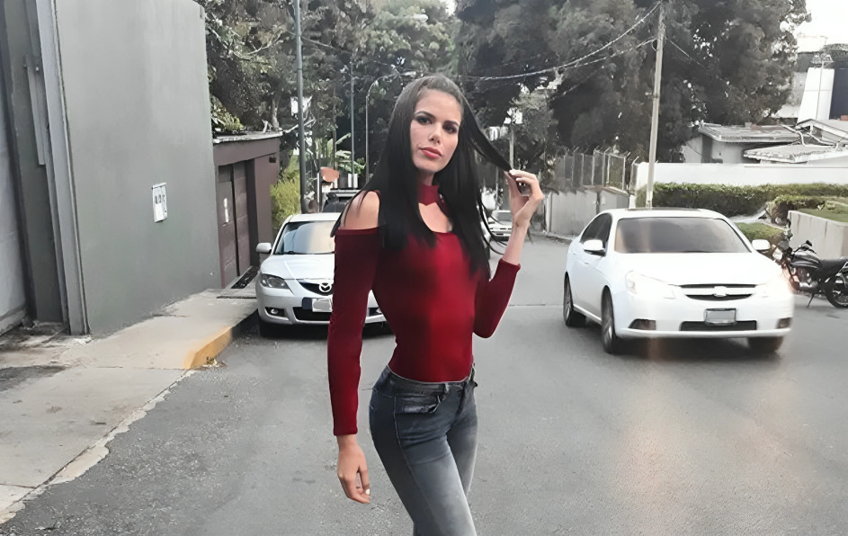 La transformación de Marie Claire Harp
