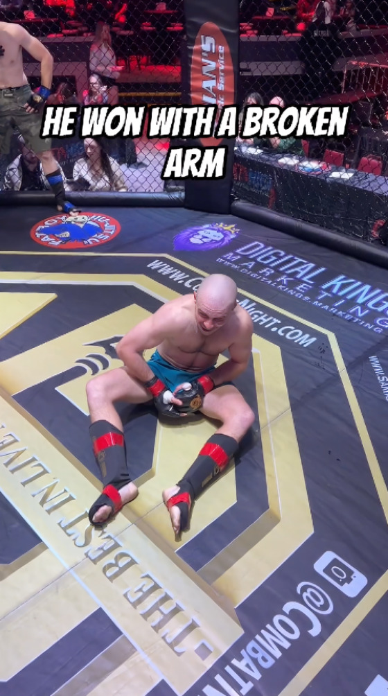 Peleador de MMA noquea a su rival con el brazo roto