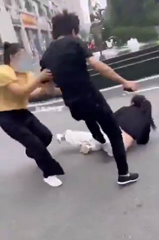 Video adolescente golpeando a su mamá genera indignación