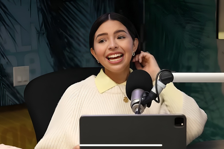 Ángela Aguilar condena ataques entre mujeres