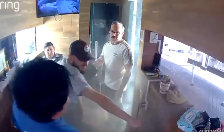 Boxeador amateur golpea a guardia por pedirle identificación