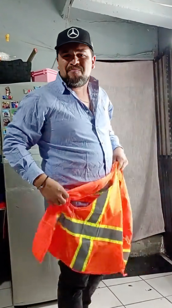 Hombre descubre que esposa lo engañó con viejito por dinero