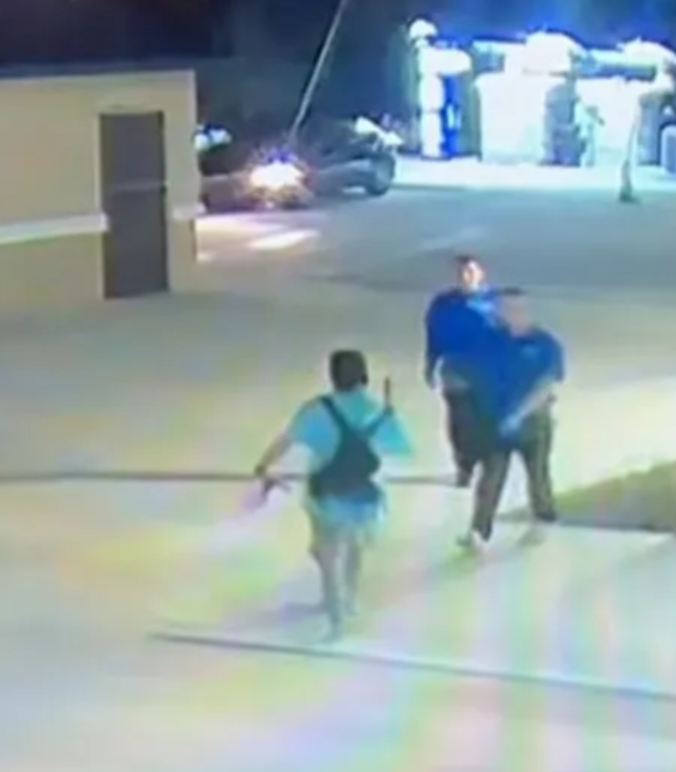 Joven aplica llave de MMA a ladrón
